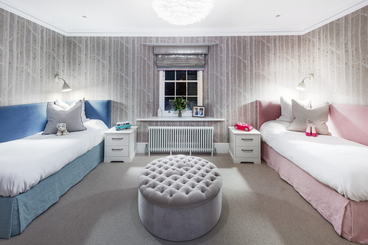 Интерьер детской серой спальни