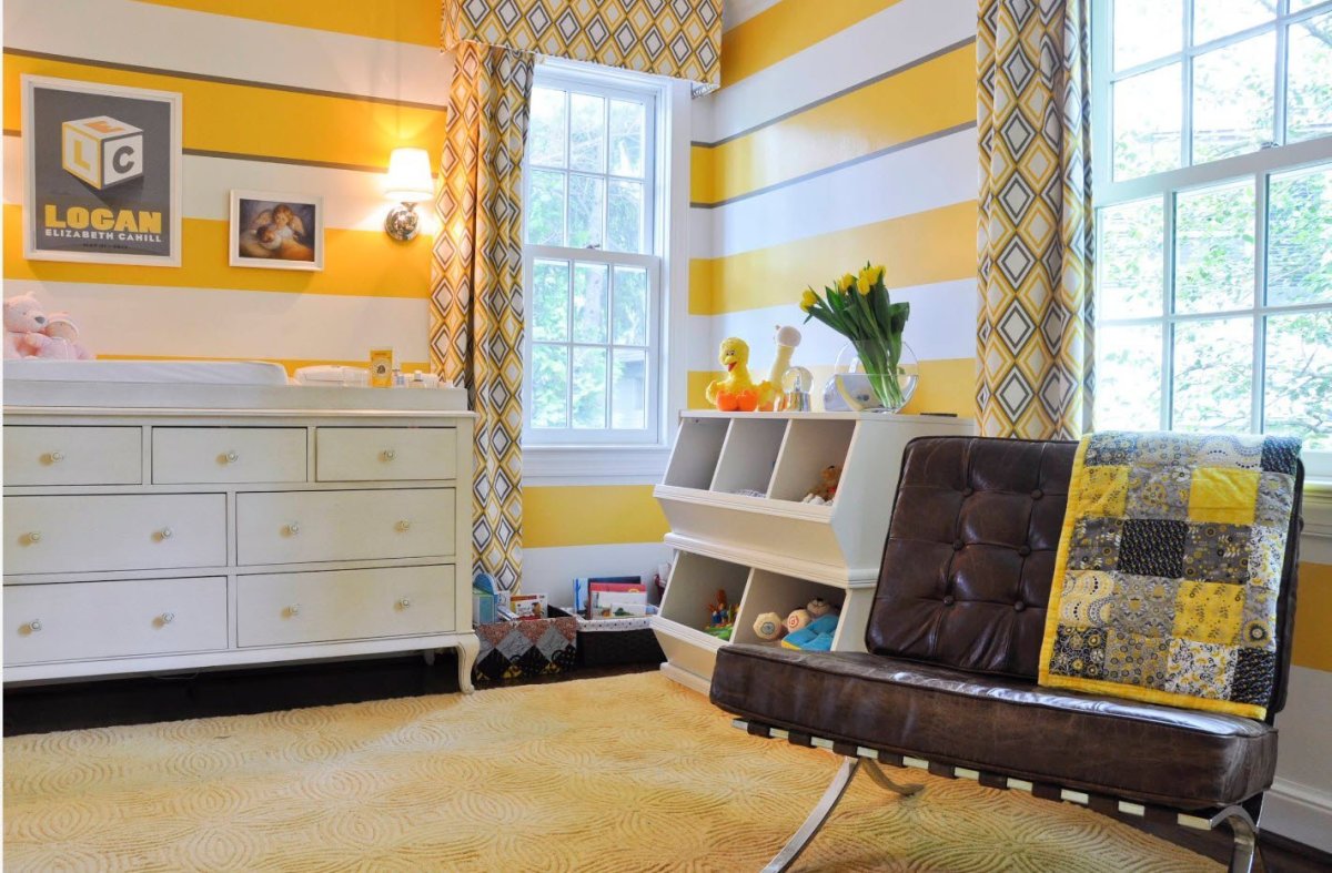 Желтая современная спальня