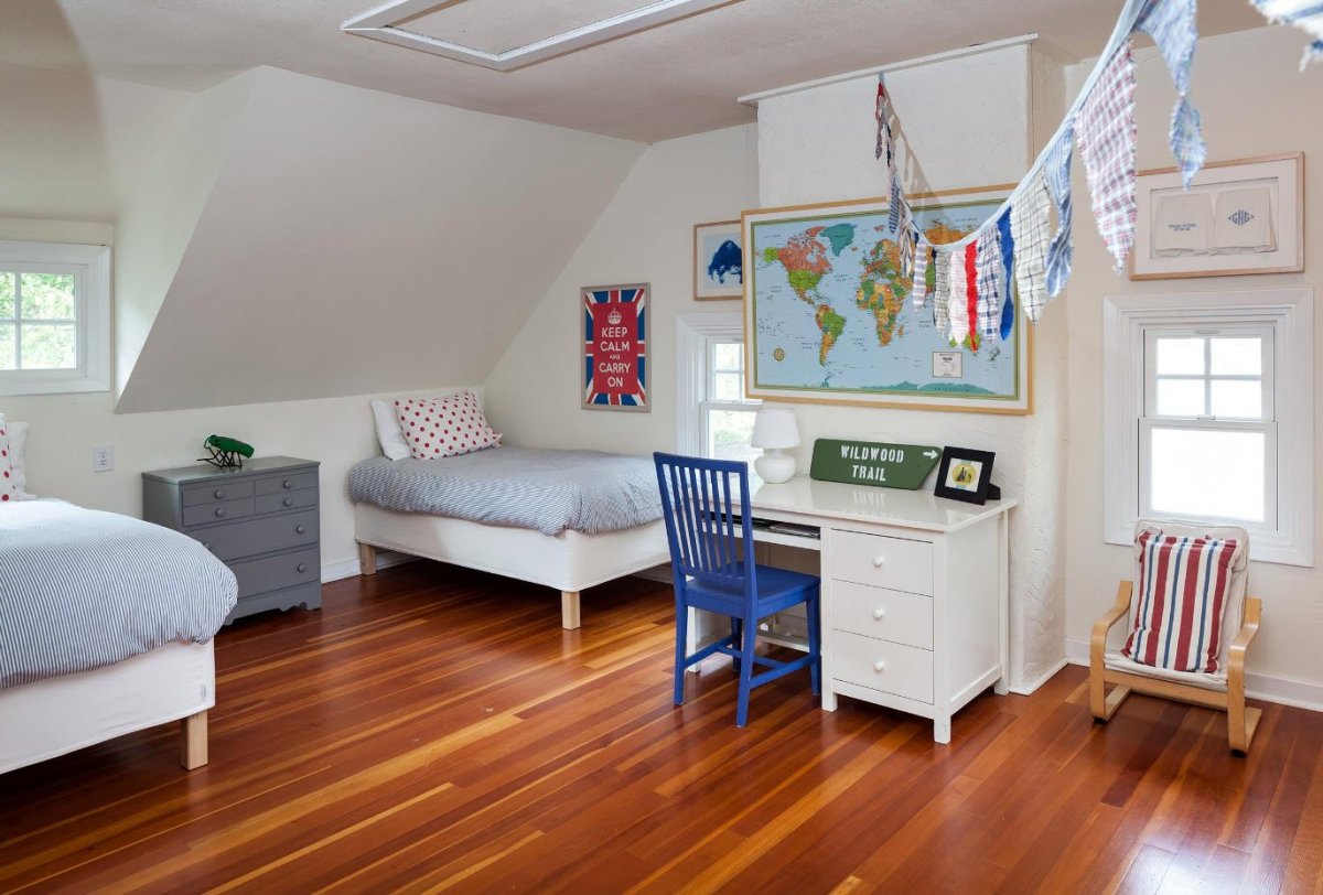 Детская с темными полами