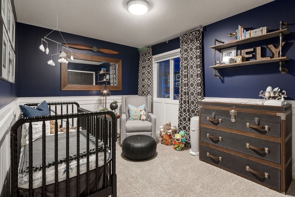 Гостиная с черным полом