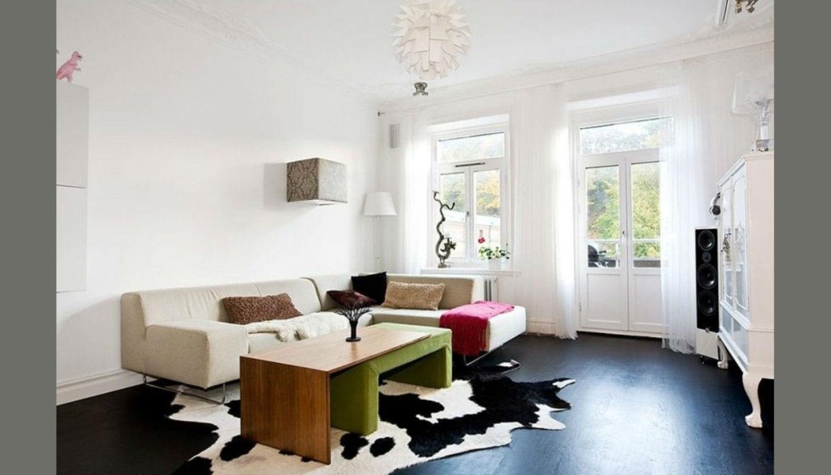 Темный пол в гостиной