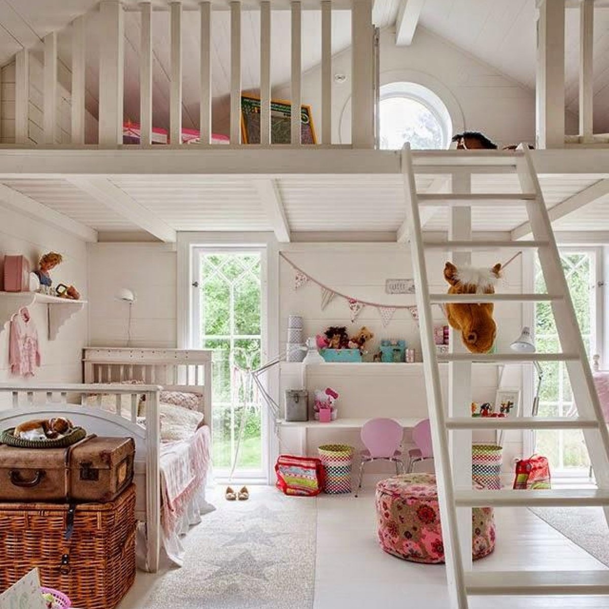 Двухэтажная комната