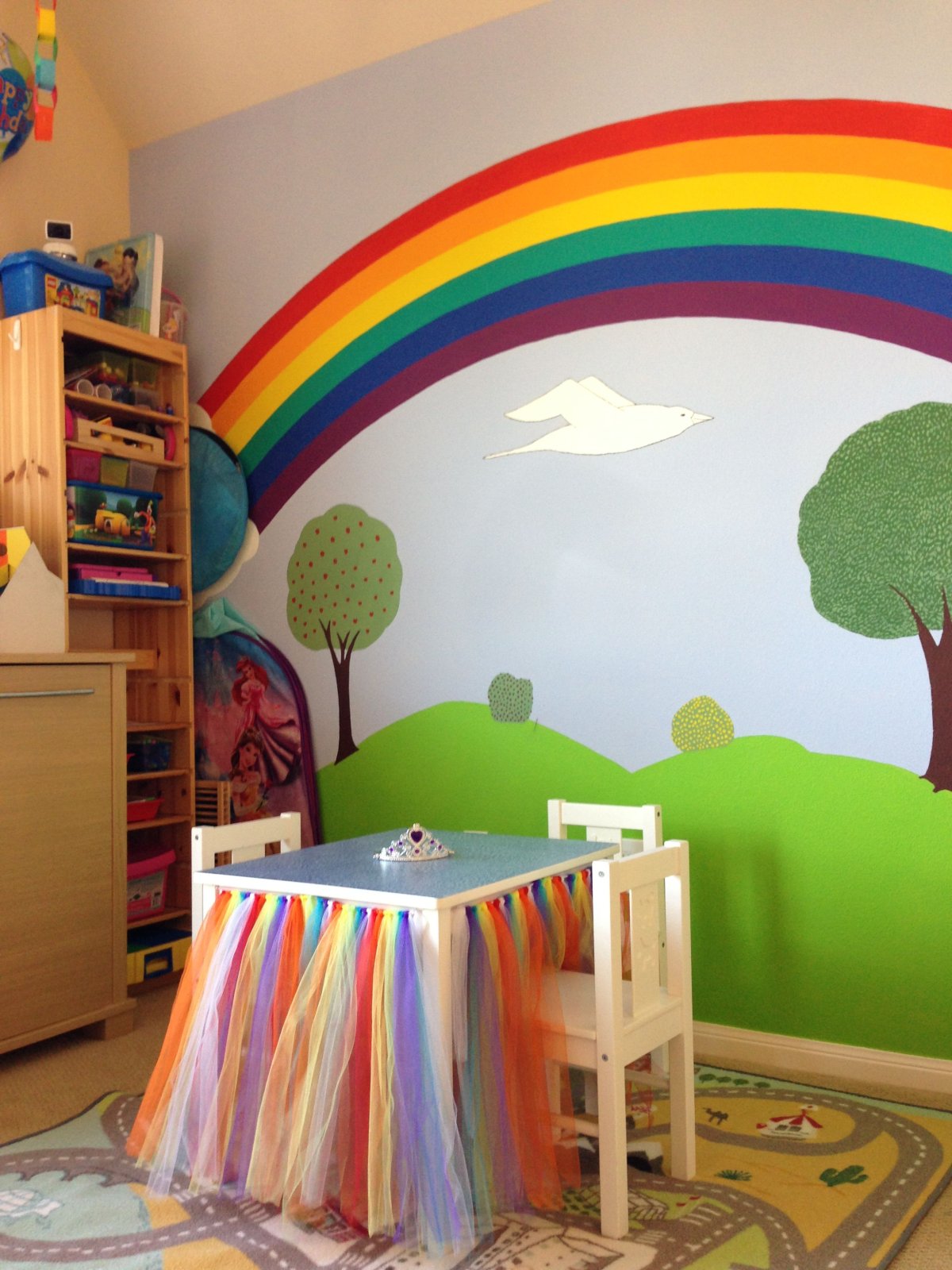 Радужная детская комната