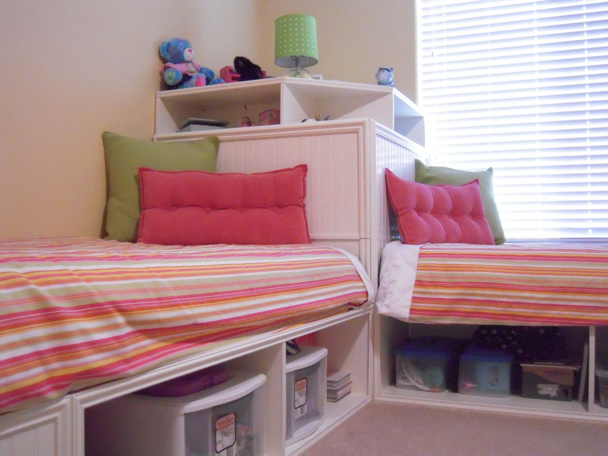 Спальня на мансарде для двух детей