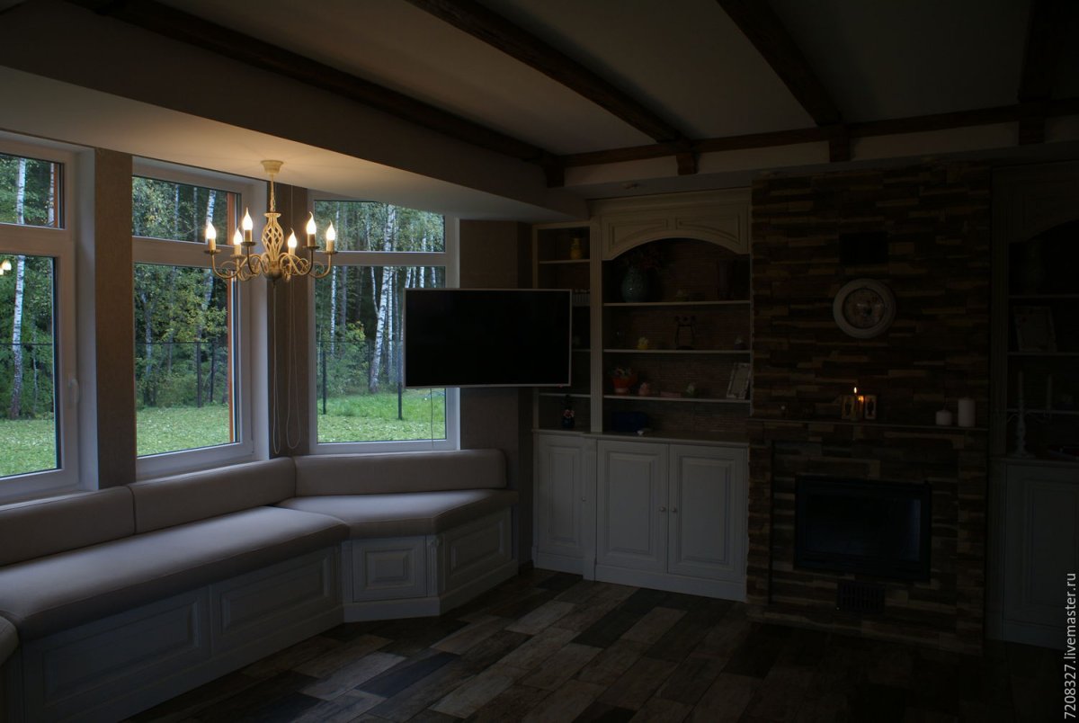 Скандинавская классика в интерьере с эркером