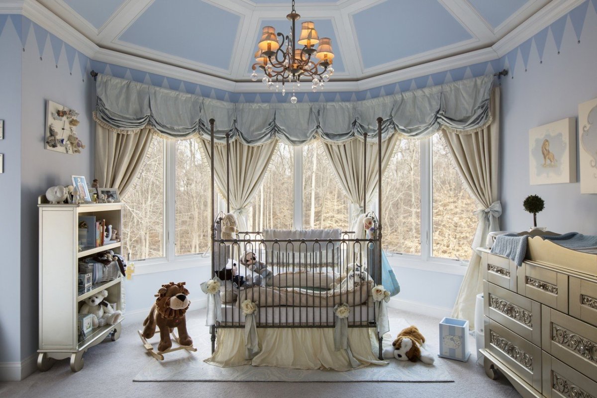 Спальня с эркером