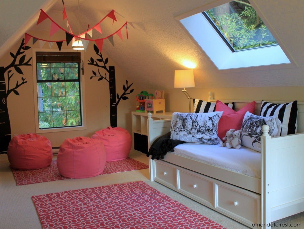 Детская для девочки на мансарде