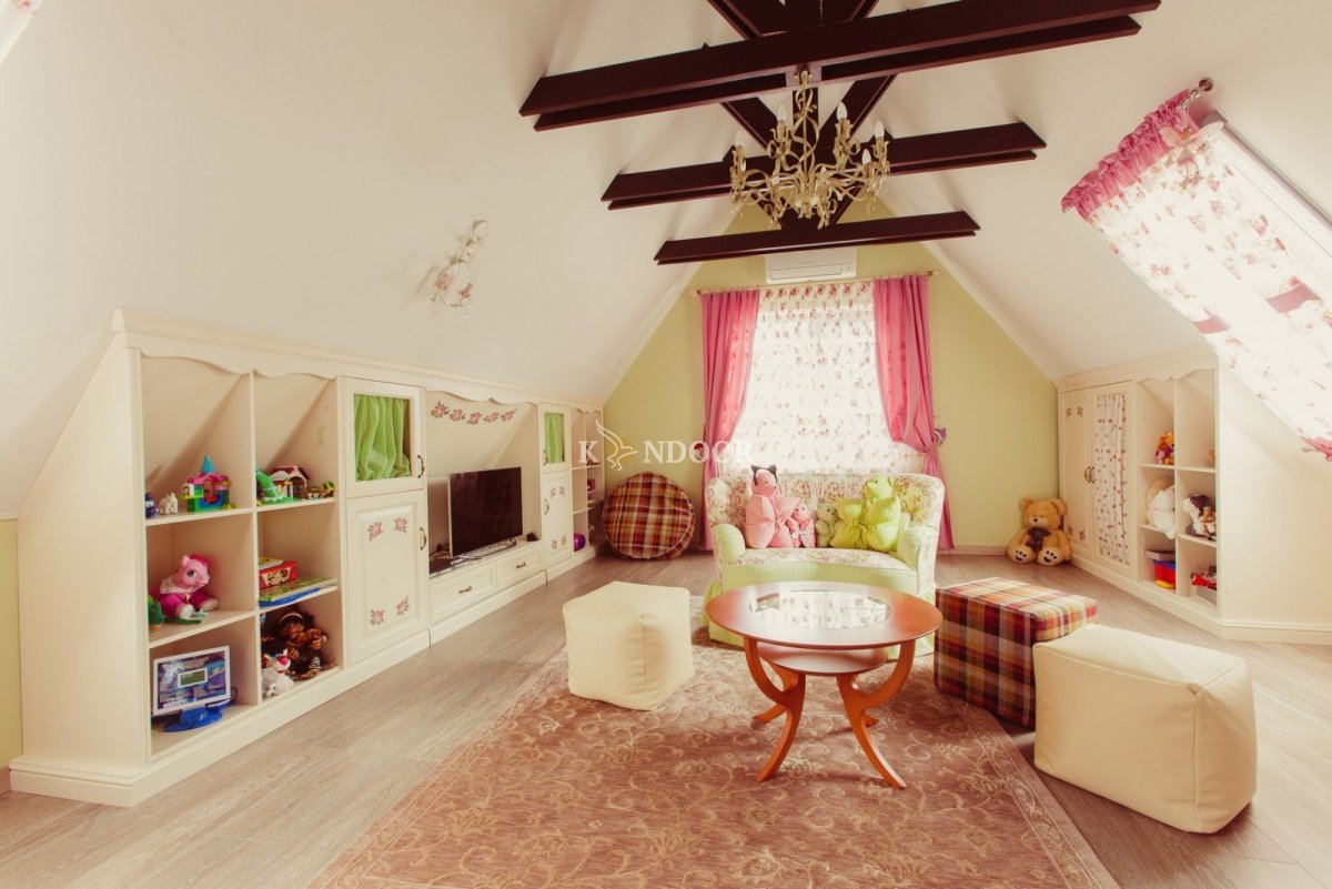 Комната для девочки на мансарде