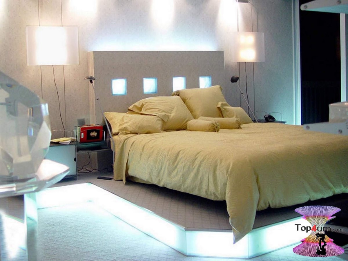 Картина в спальню