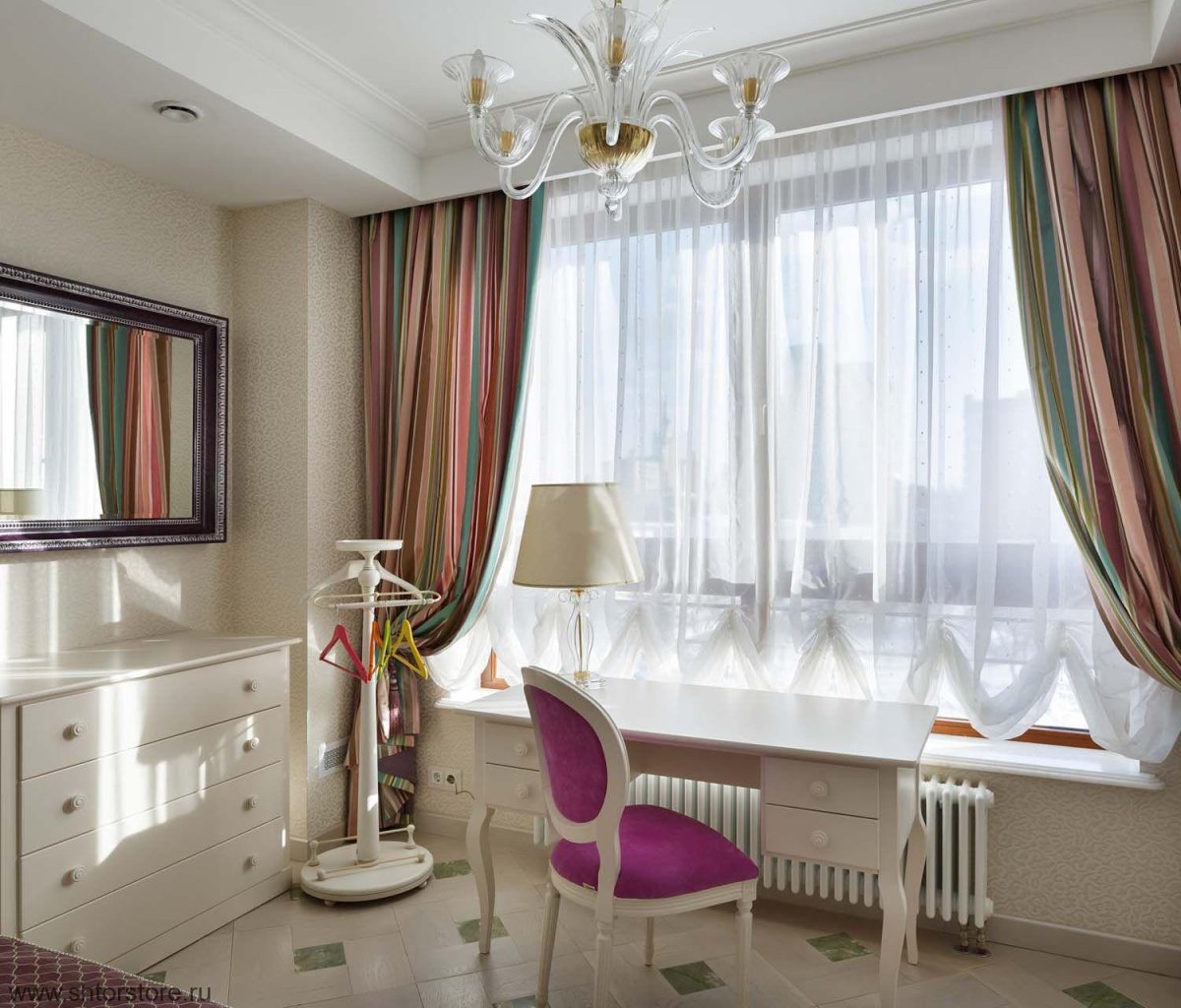 Шторы на окно с балконом в детской