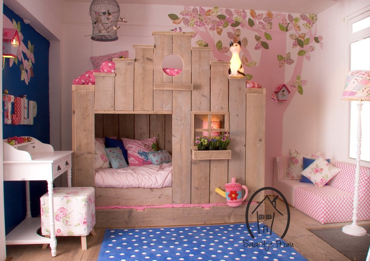 Детская комната домик