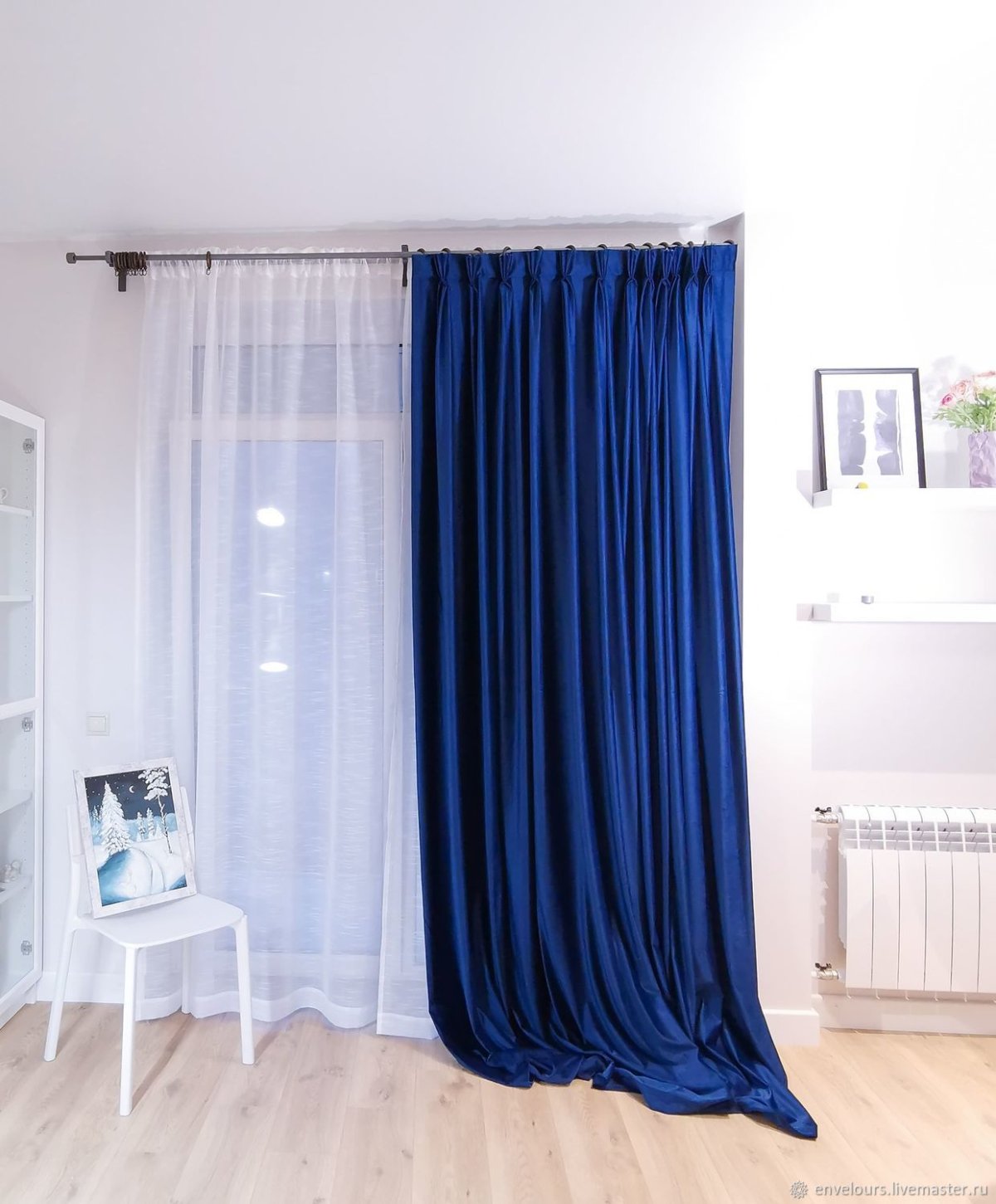 Шторы синие с белым