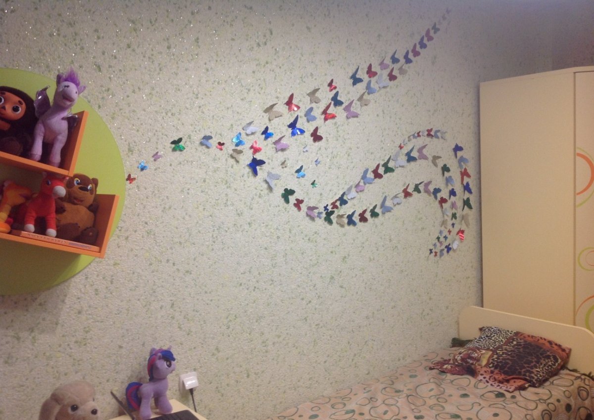 Рисунок на потолке жидкими обоями