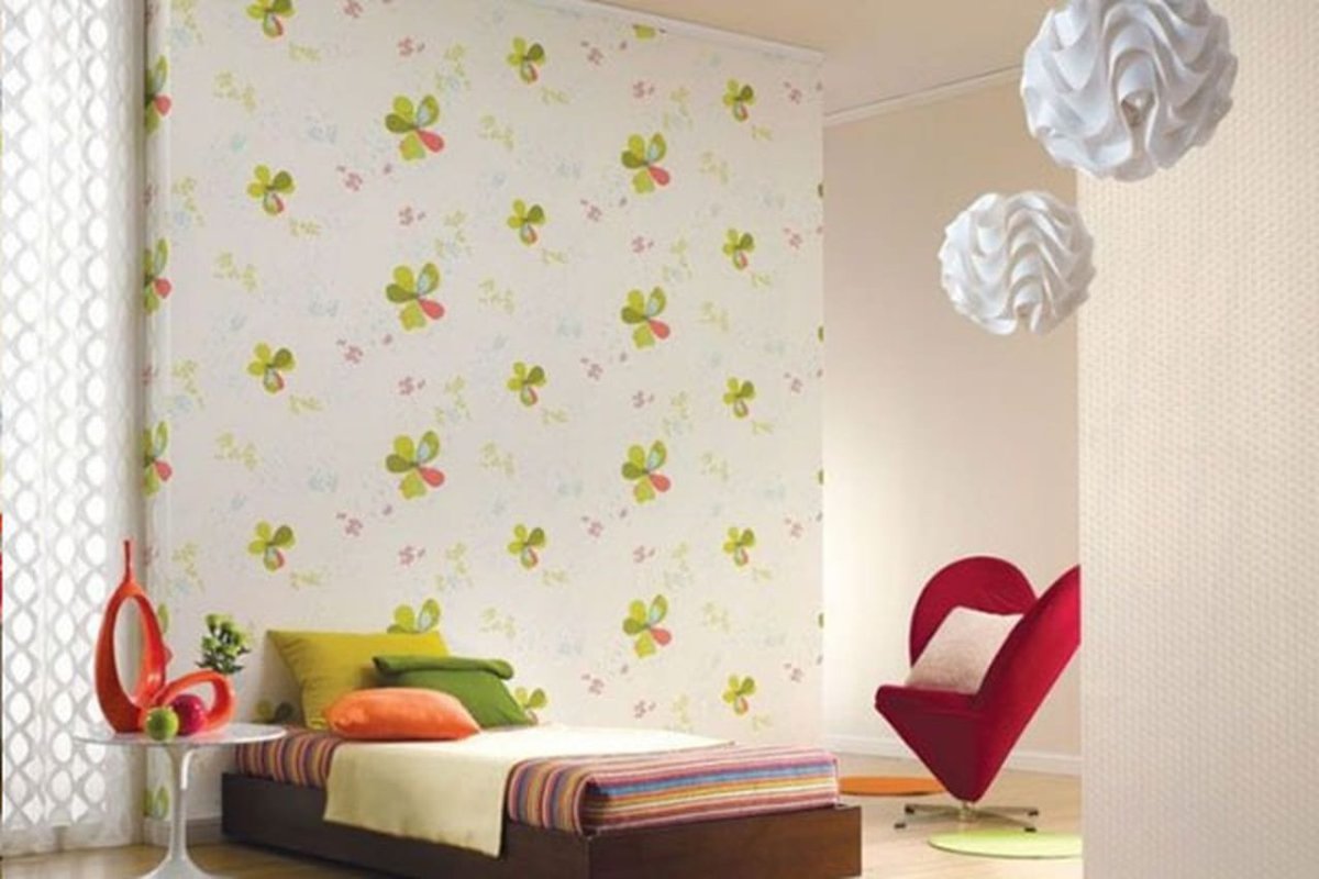 Красиво поклеить комнату