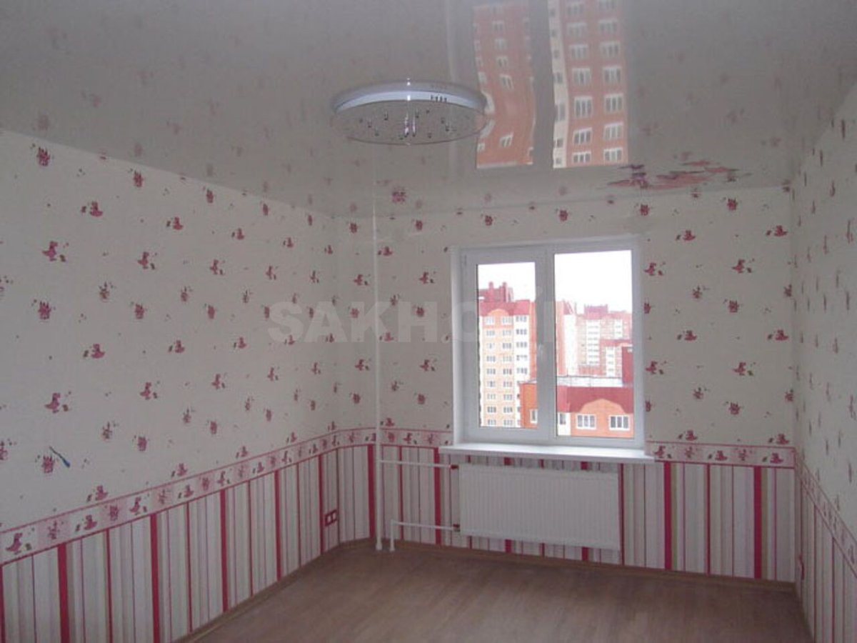 Поклейка обоев в детской