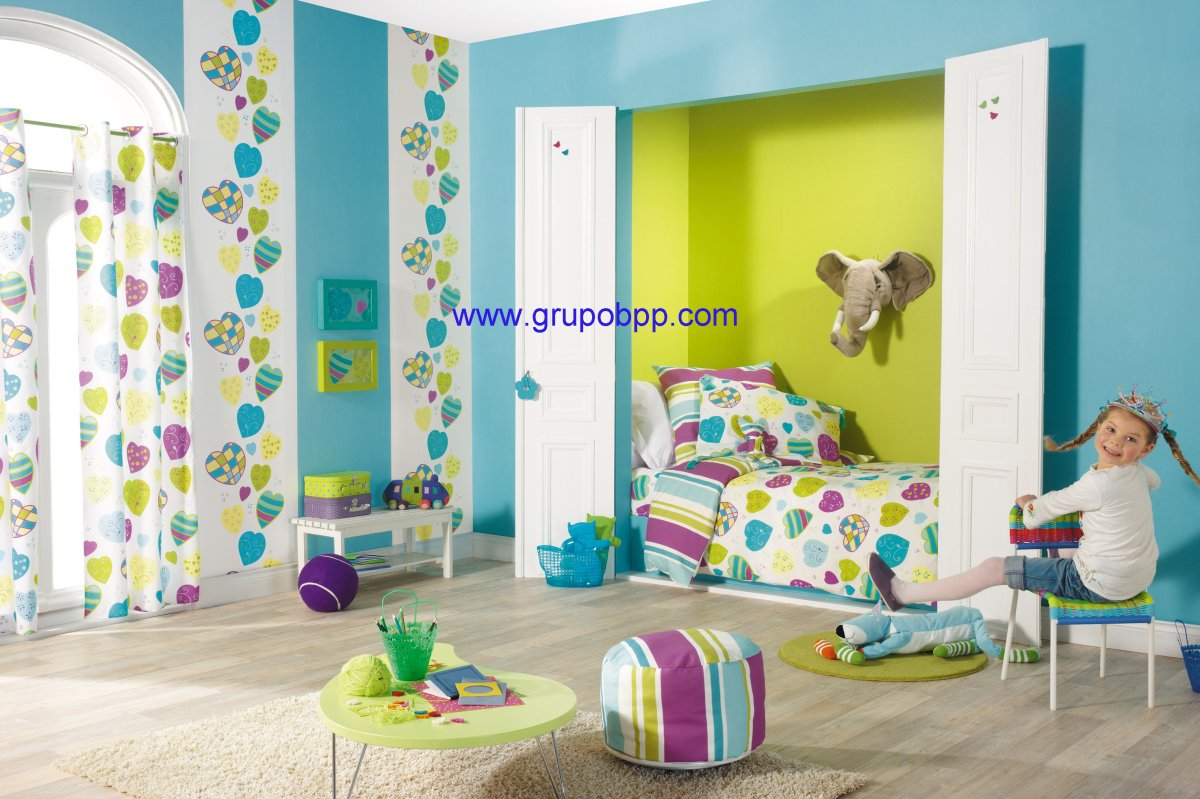 Разные обои в детской