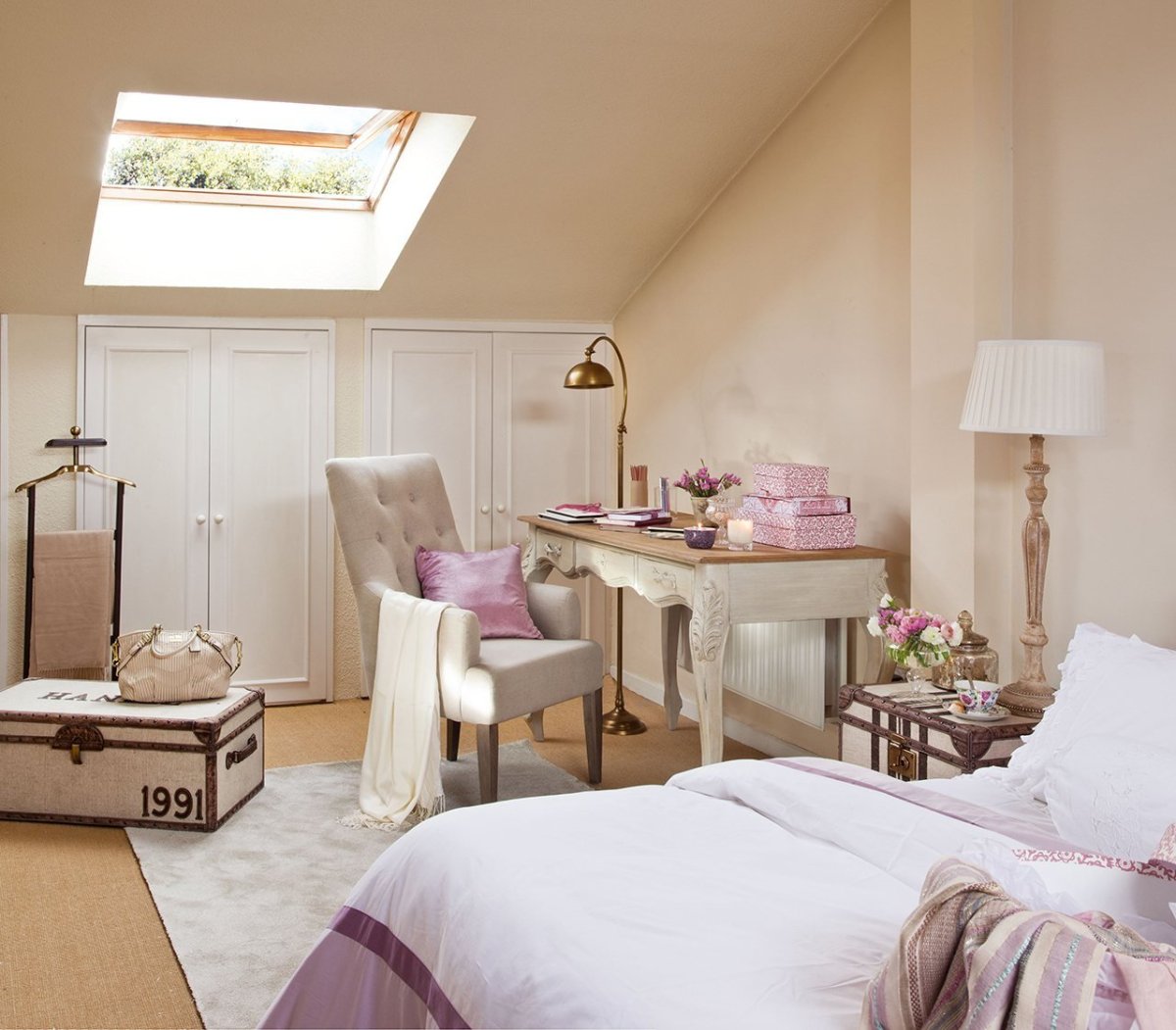 Детская с мансардным окном