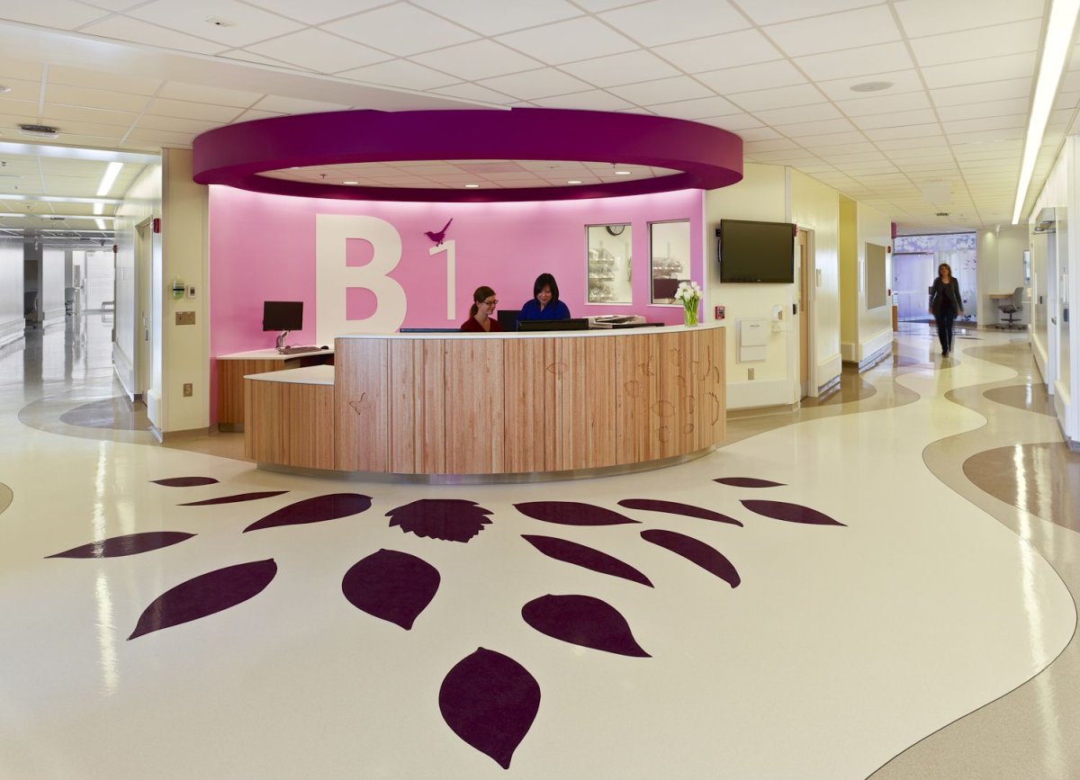 Ресепшн для детской поликлиники