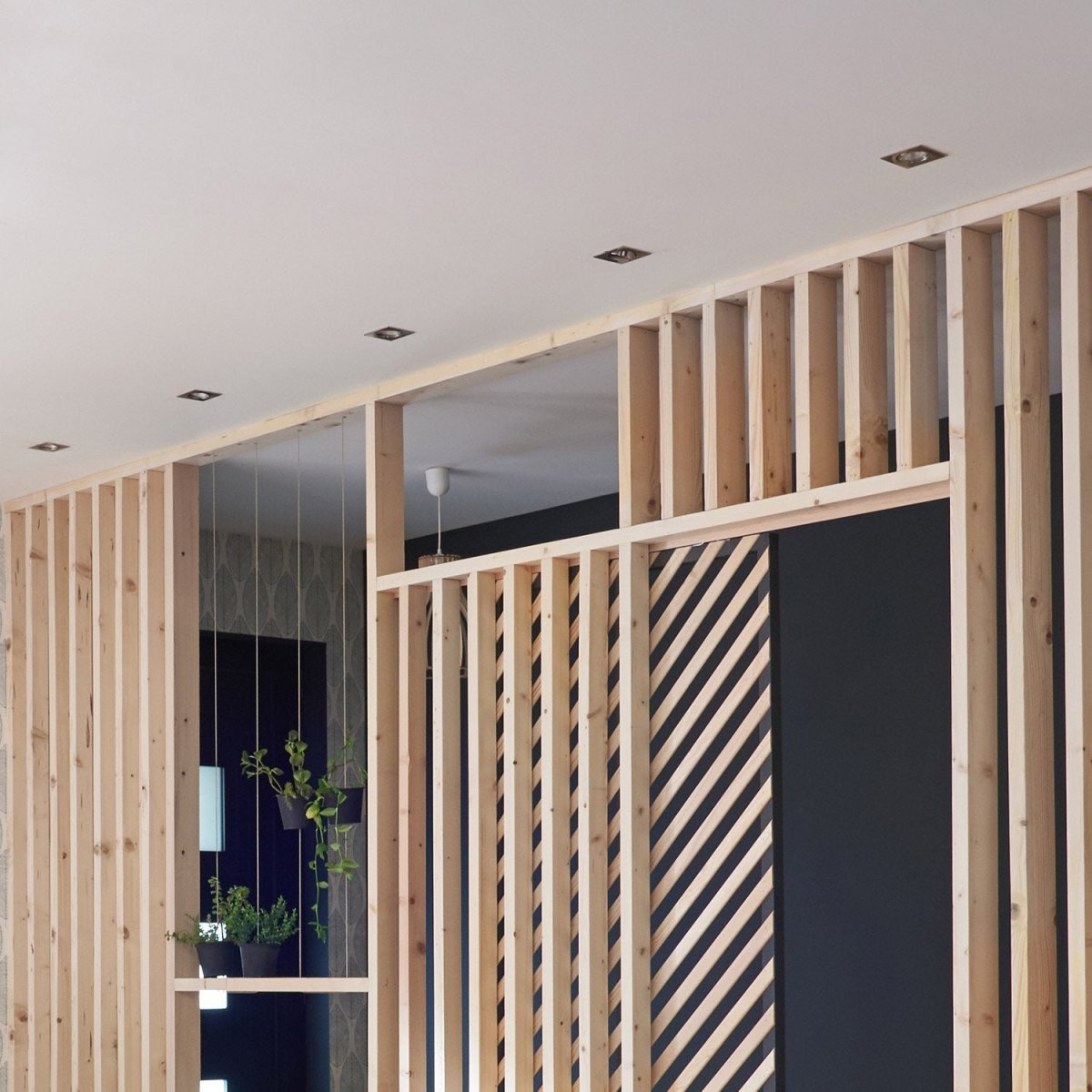 Перегородки межкомнатные деревянные реечные