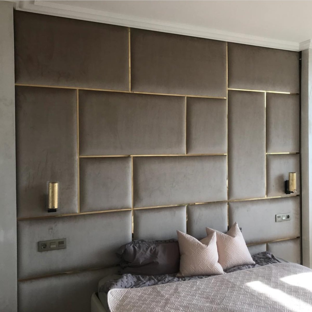 Мягкие панели в изголовье кровати
