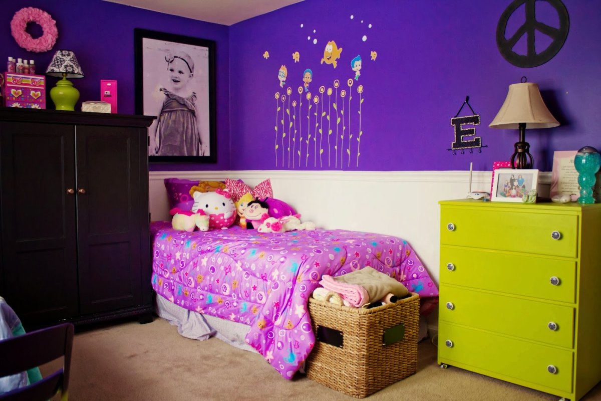 Детская комната в сиреневых тонах