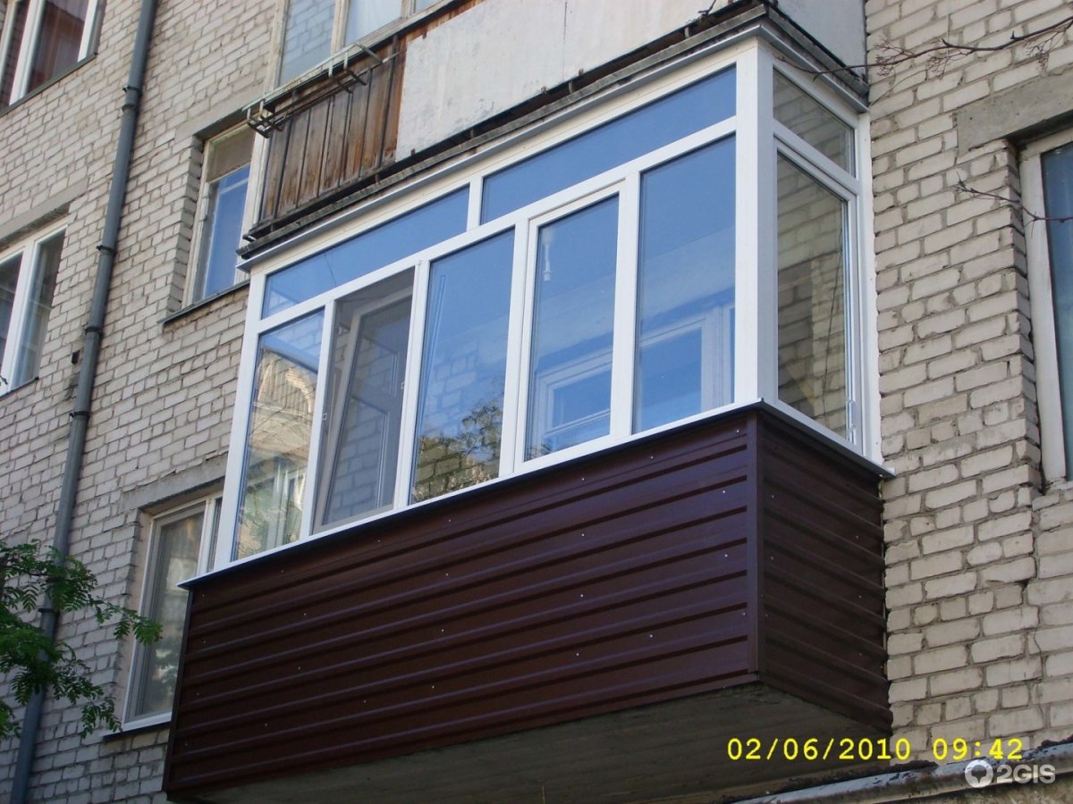 Остекленный балкон снаружи