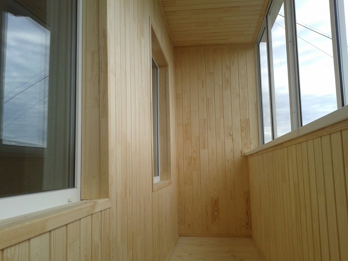 Обшивка балкона пластиковыми панелями