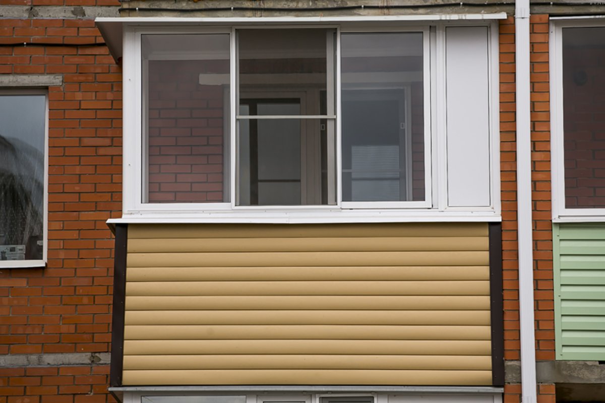 Обшивка балкона вагонкой