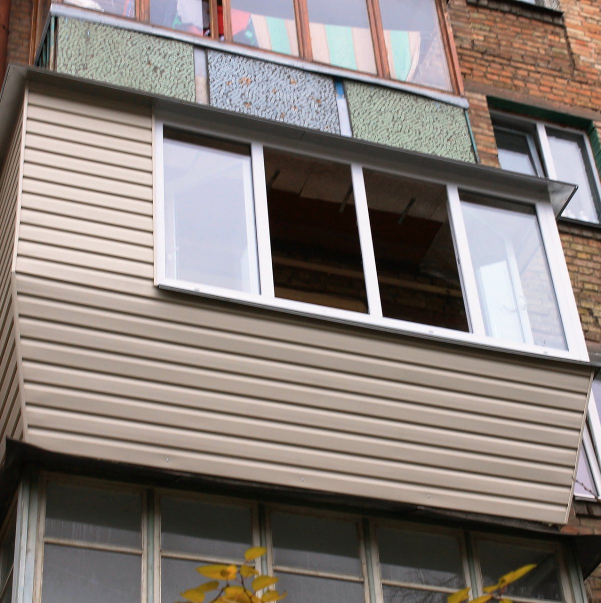 Обшивка балкона снаружи профнастилом