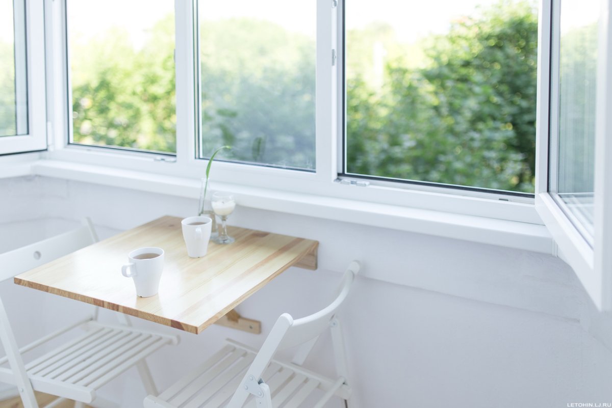 Узкий подоконник для лоджии