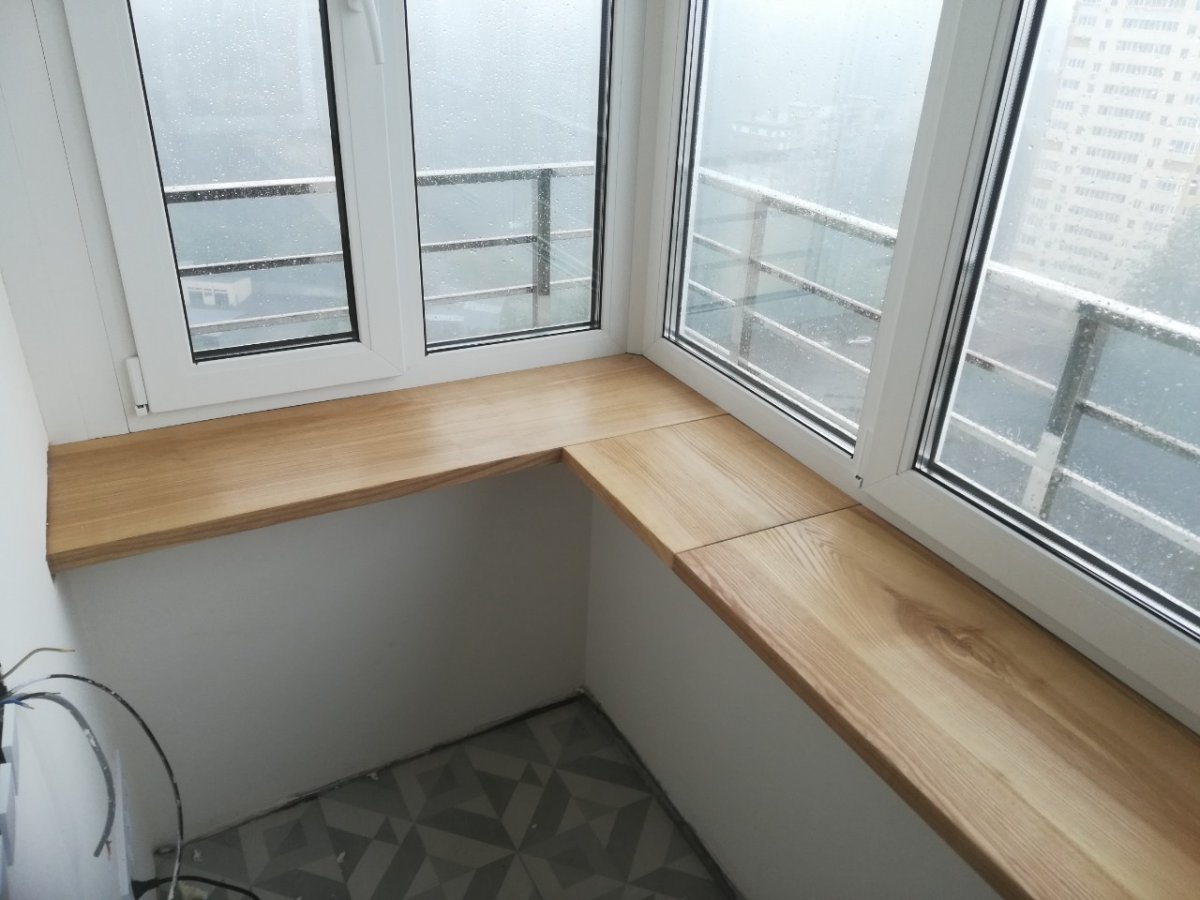 Широкий подоконник