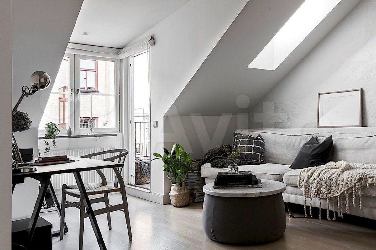 Уютная спальня под крышей