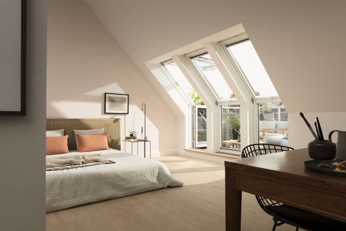 Мансарда под четырехскатной крышей интерьер