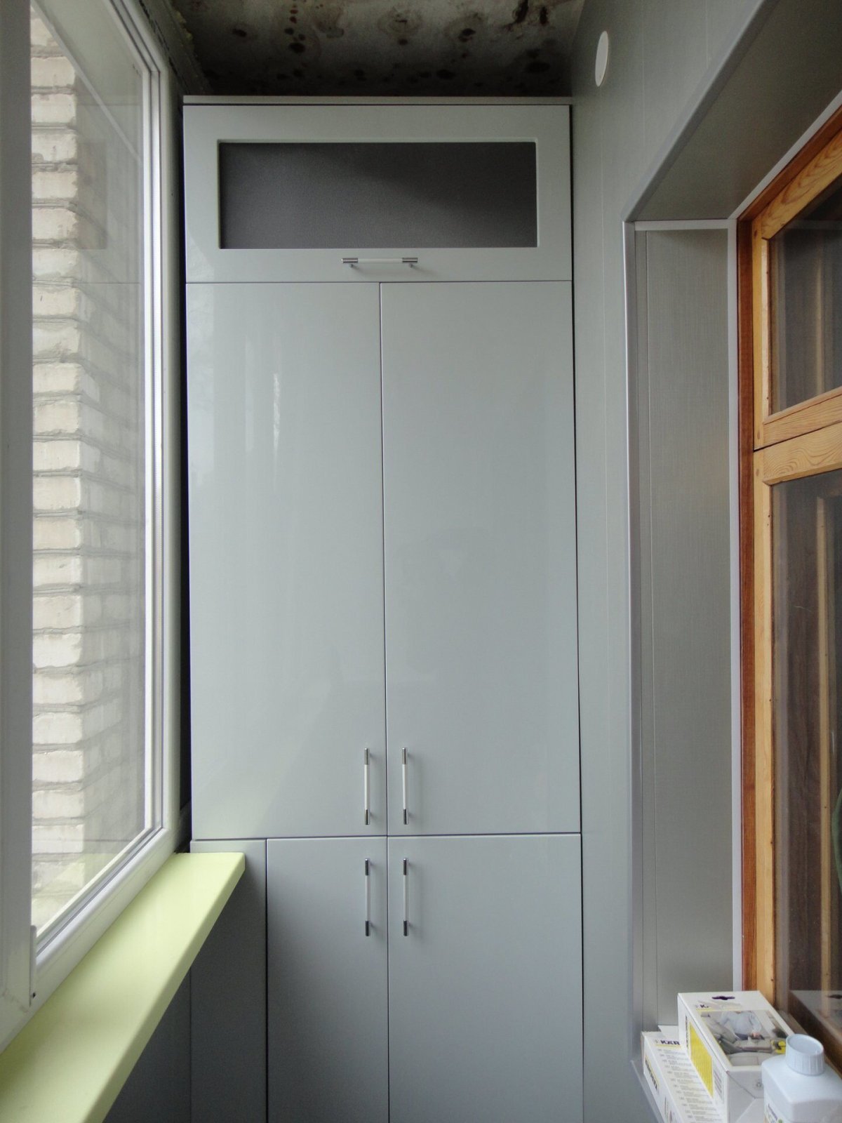 Угловой шкаф на балкон