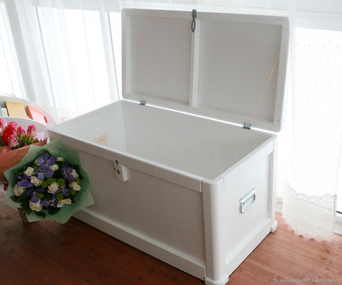 Узкая тумба на балкон