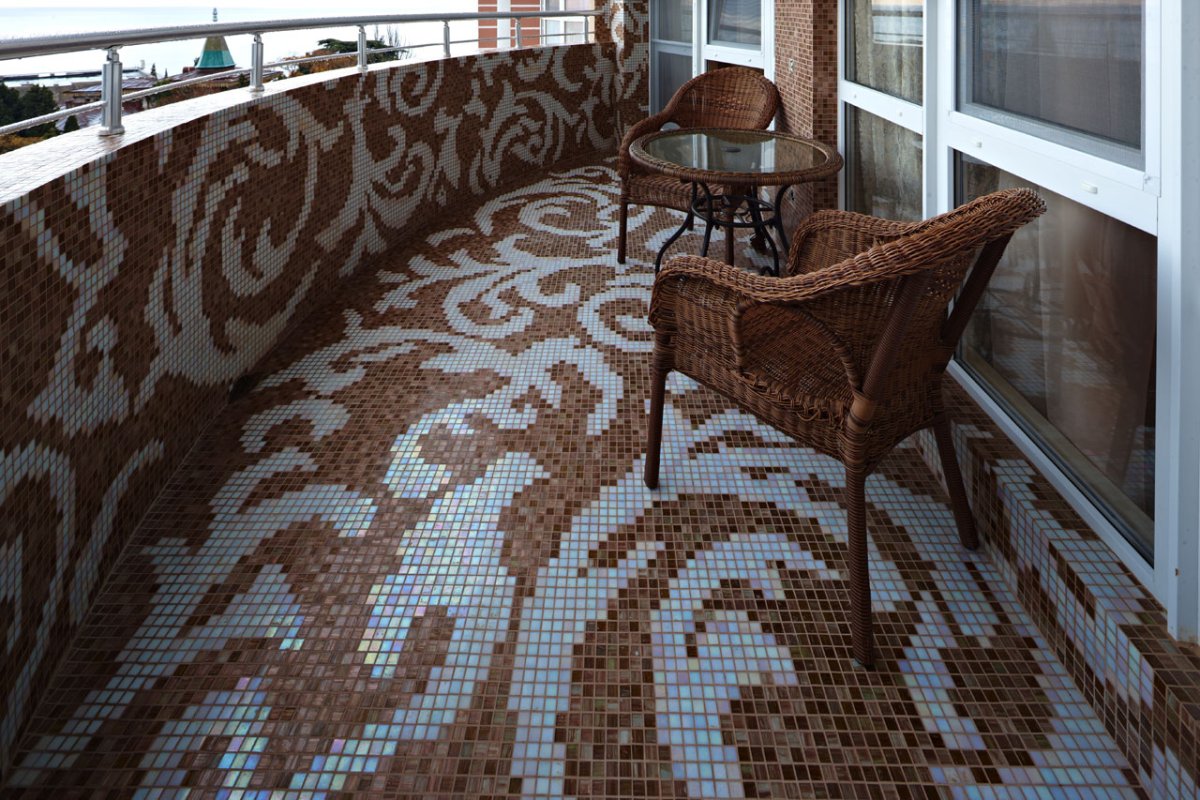 Отделка балкона мозаикой
