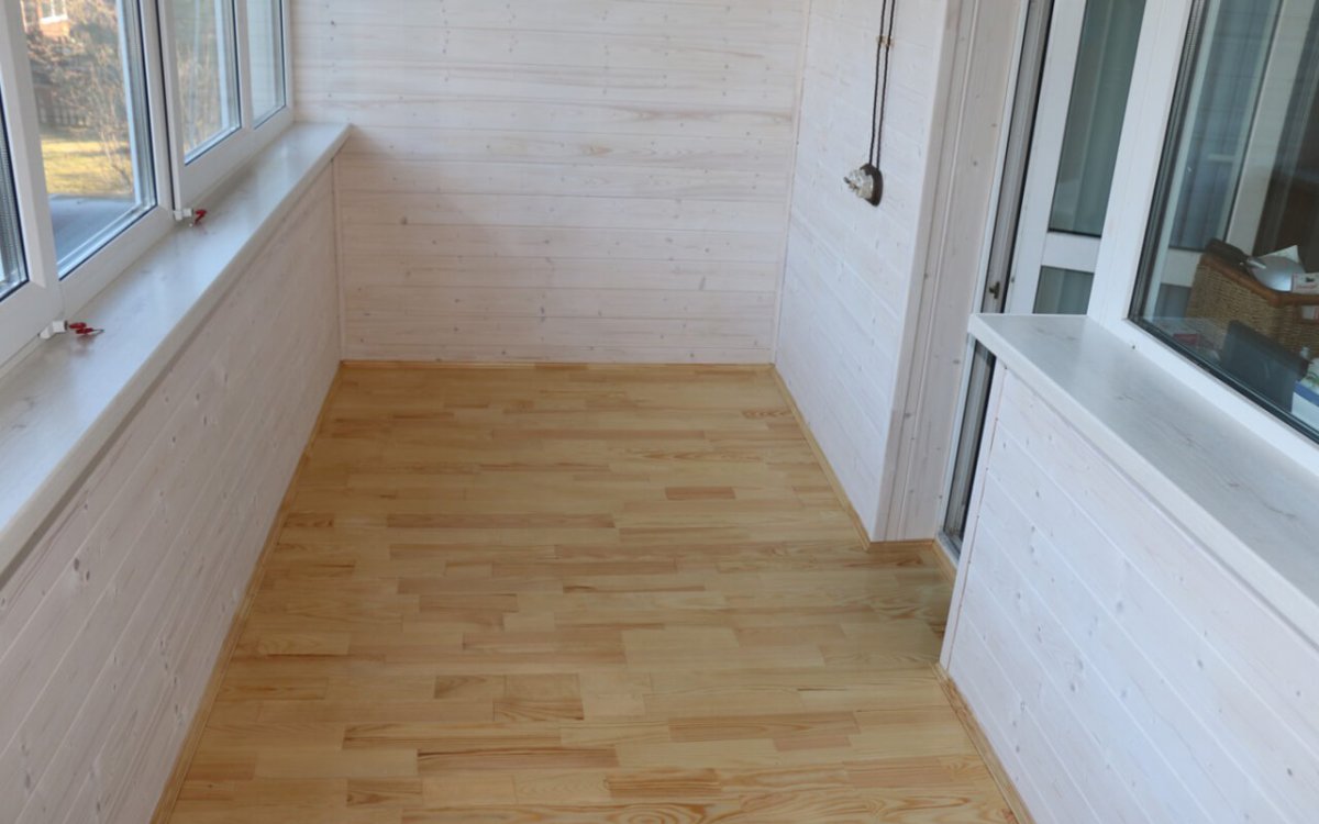 Отделка лоджии полы