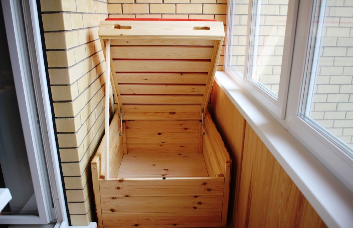 Ящик на балкон с сиденьем