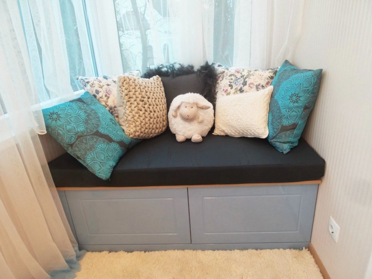 Маленький диванчик на балкон