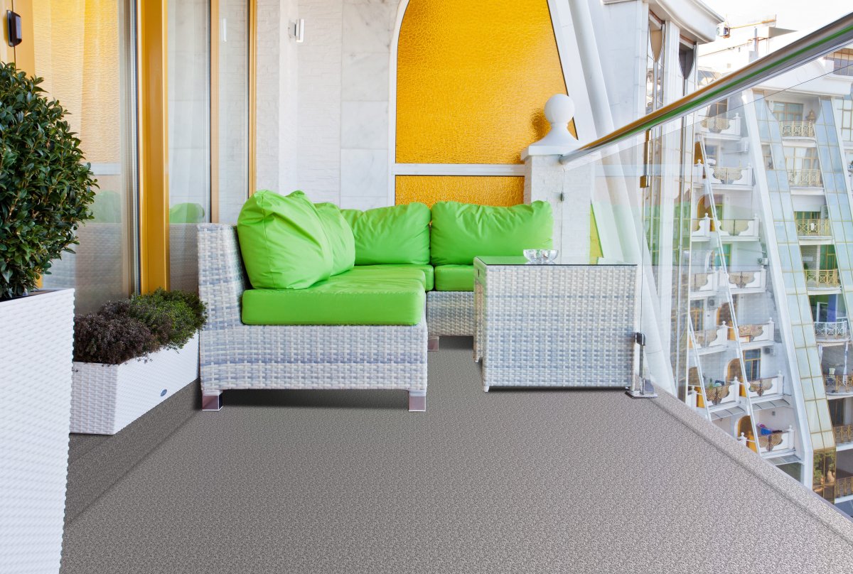 Искусственный газон на балконе