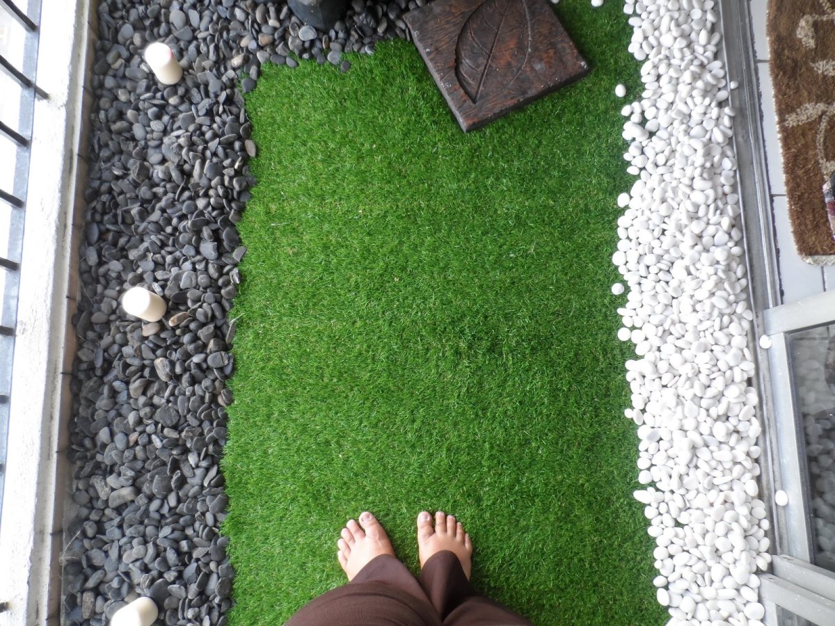 Искусственный газон из гальки