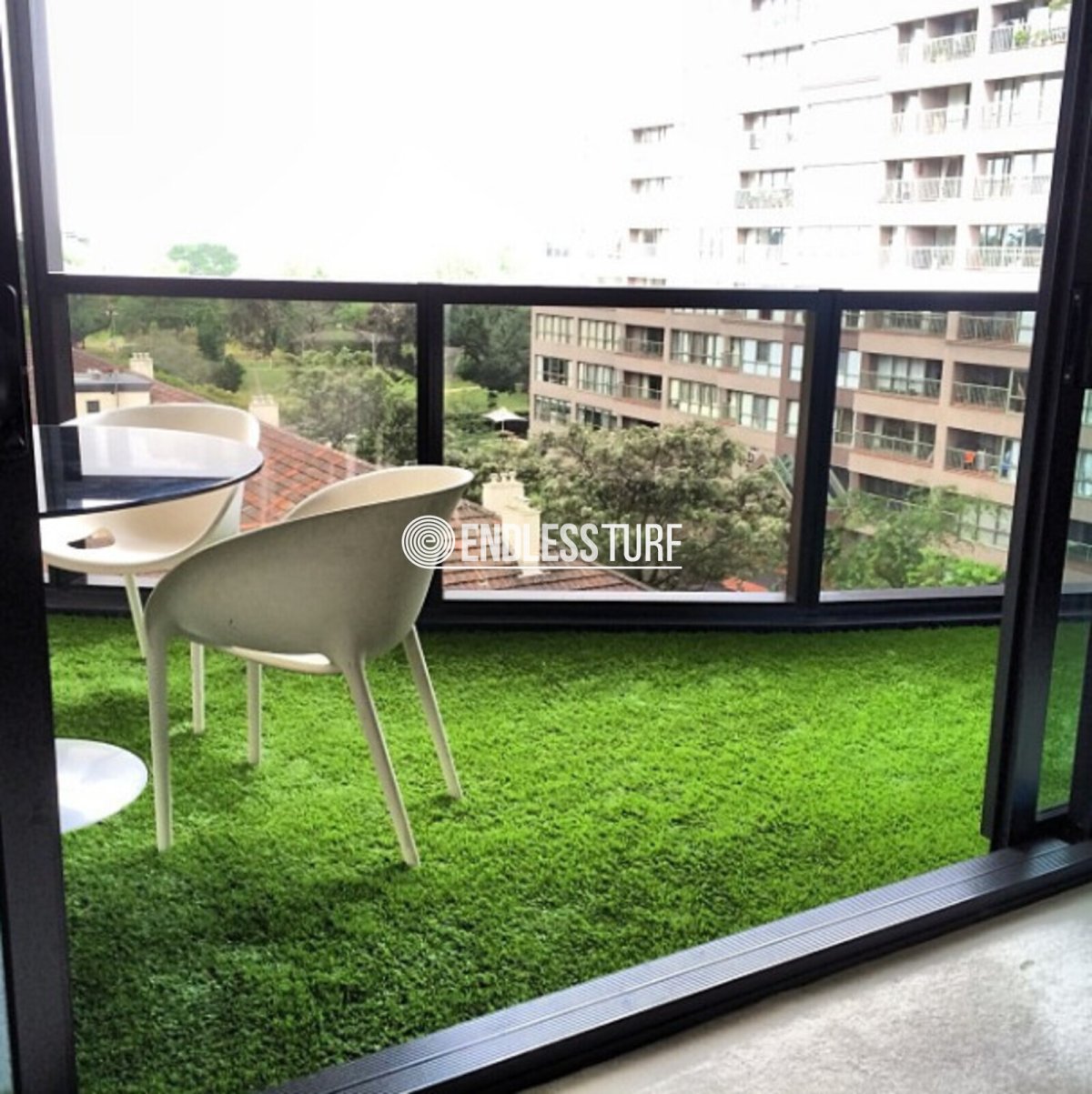 Искусственная трава на даче