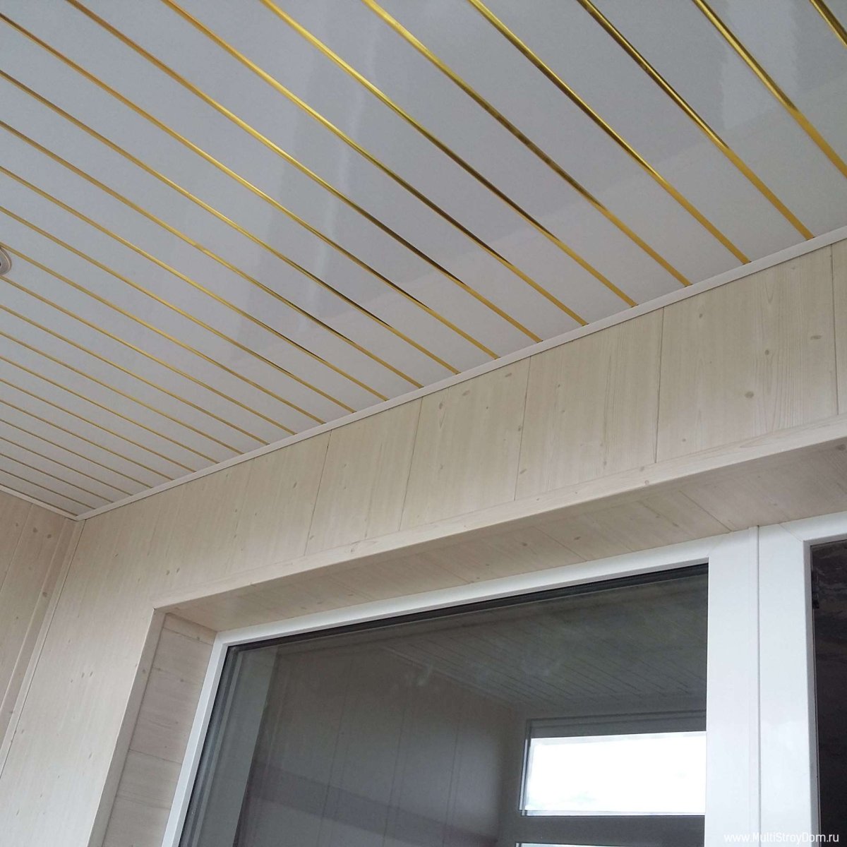 Панели на потолок на лоджию