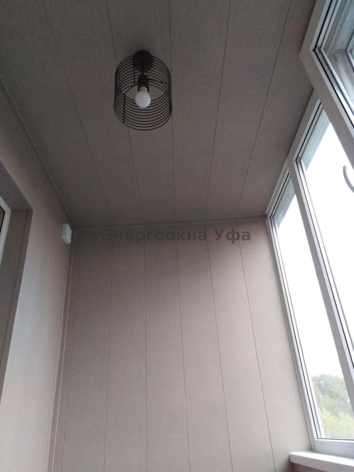 Панели на потолок на балконе