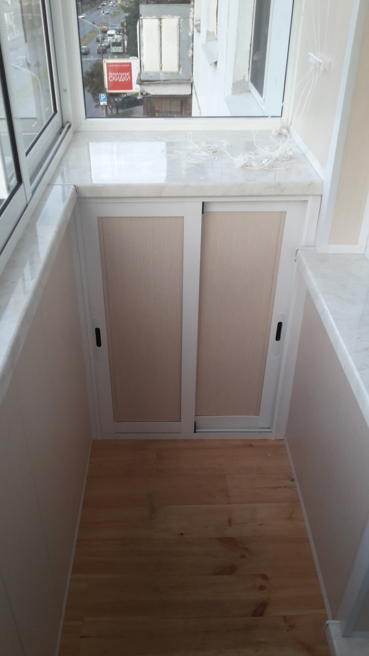 Балкон с каменной отделкой