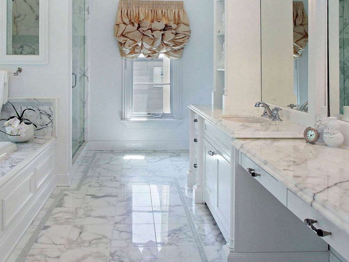 Длинный узкий балкон