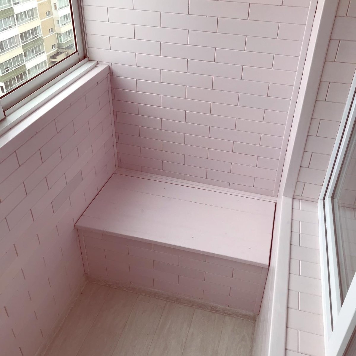 Отделка лоджии декоративным камнем