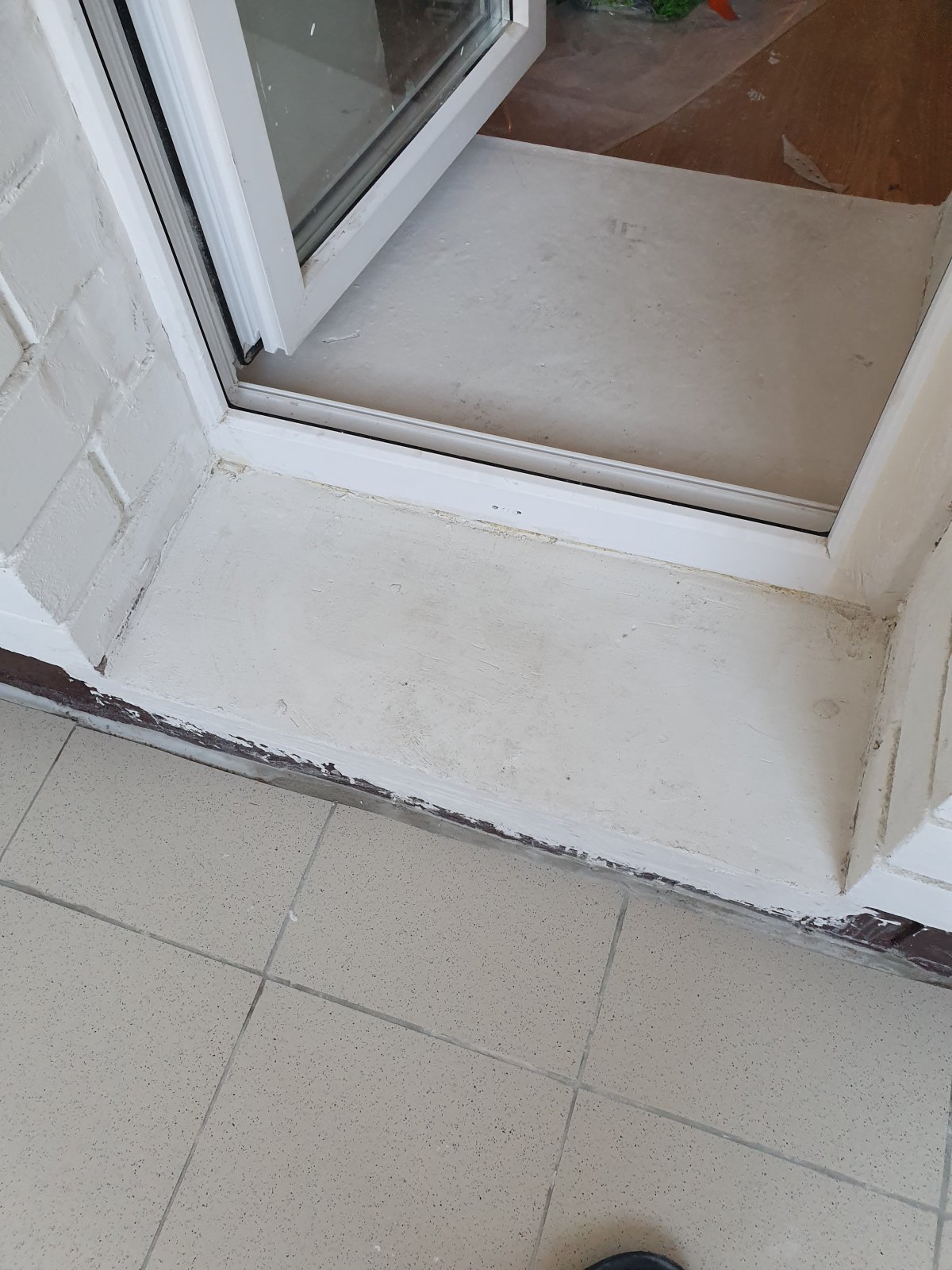 Порожек на балкон из плитки