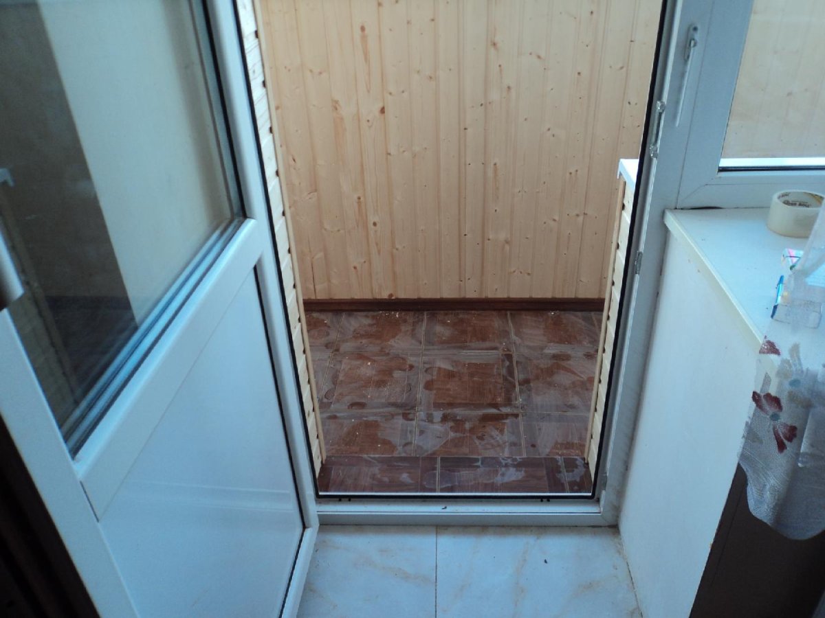 Подоконник из белого мрамора