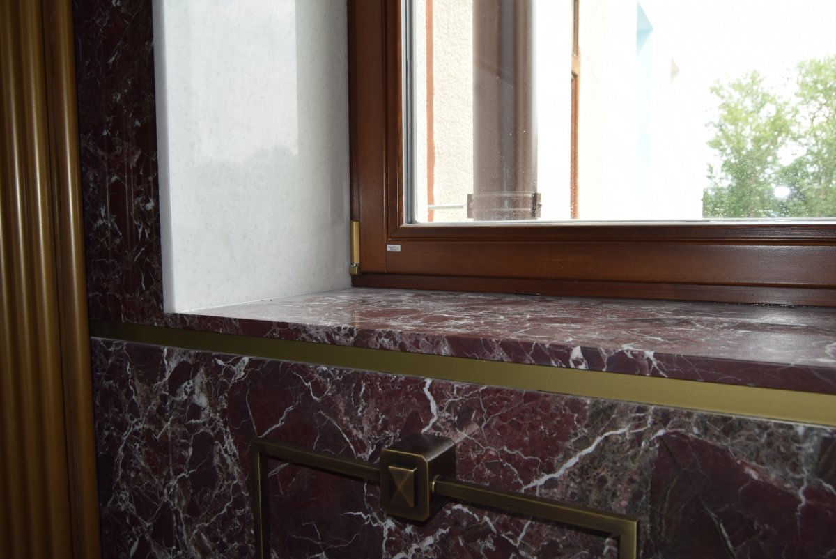 Уголок для порожка на балкон